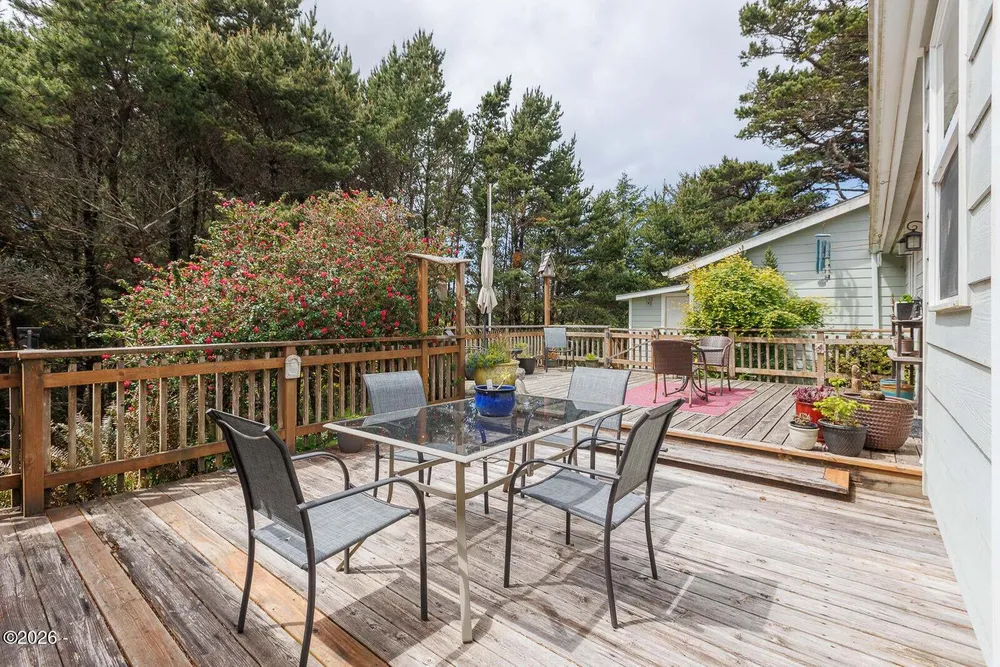 1215 SW Ocean Hills Dr, Waldport, OR 97394