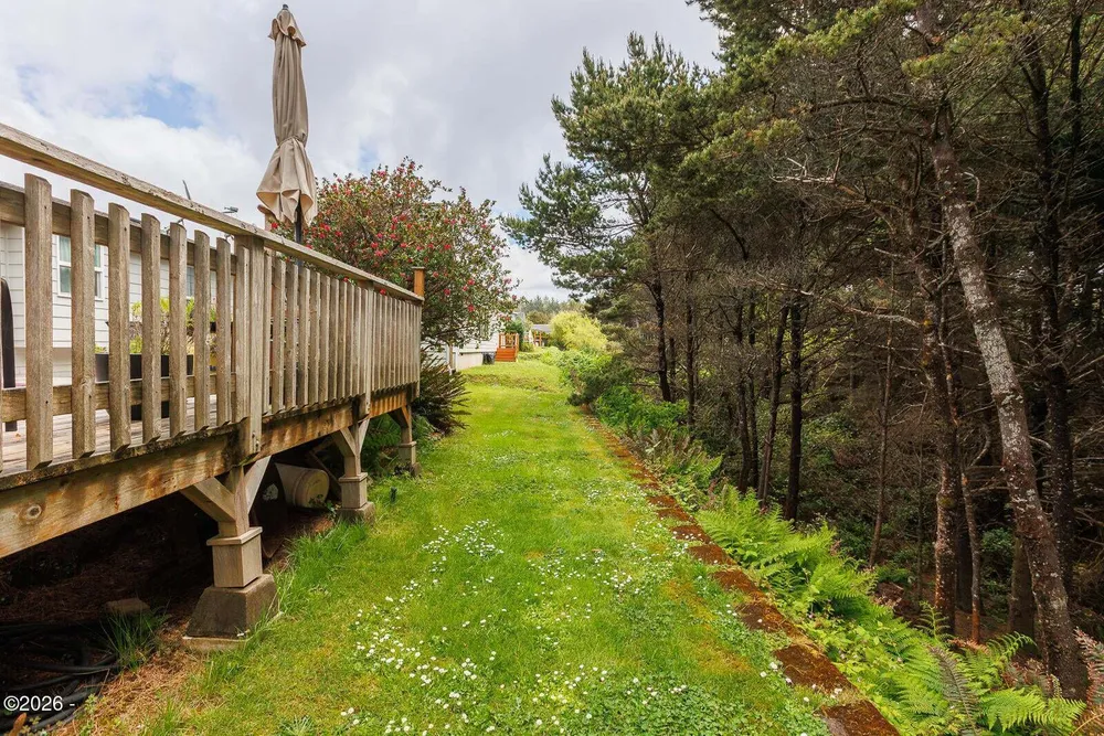 1215 SW Ocean Hills Dr, Waldport, OR 97394