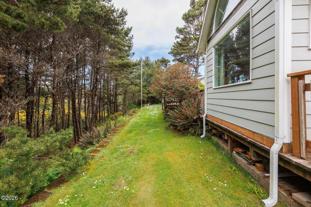 1215 SW Ocean Hills Dr, Waldport, OR 97394