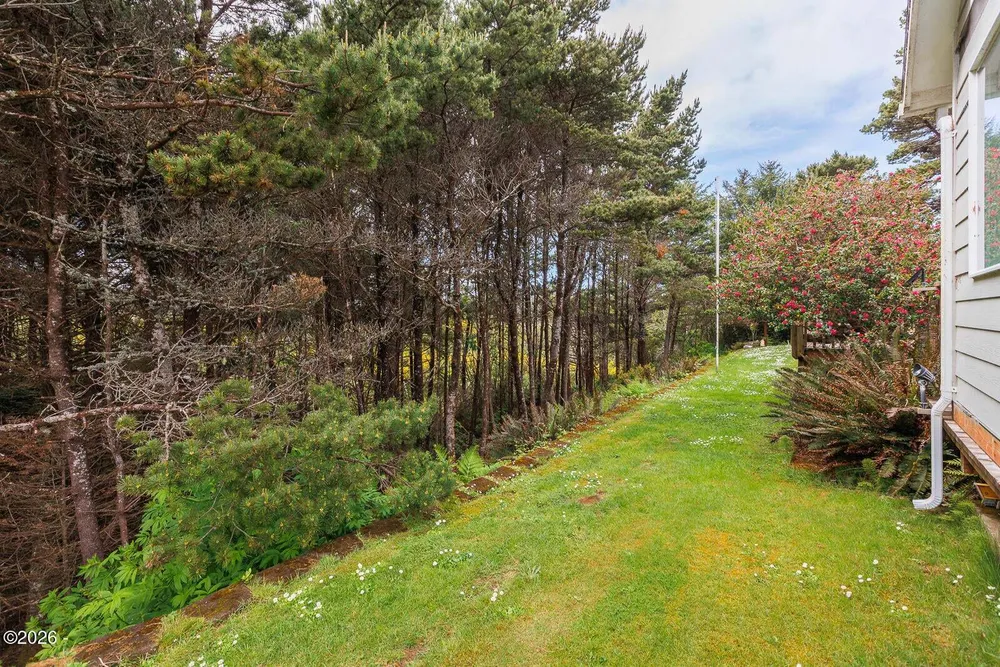 1215 SW Ocean Hills Dr, Waldport, OR 97394