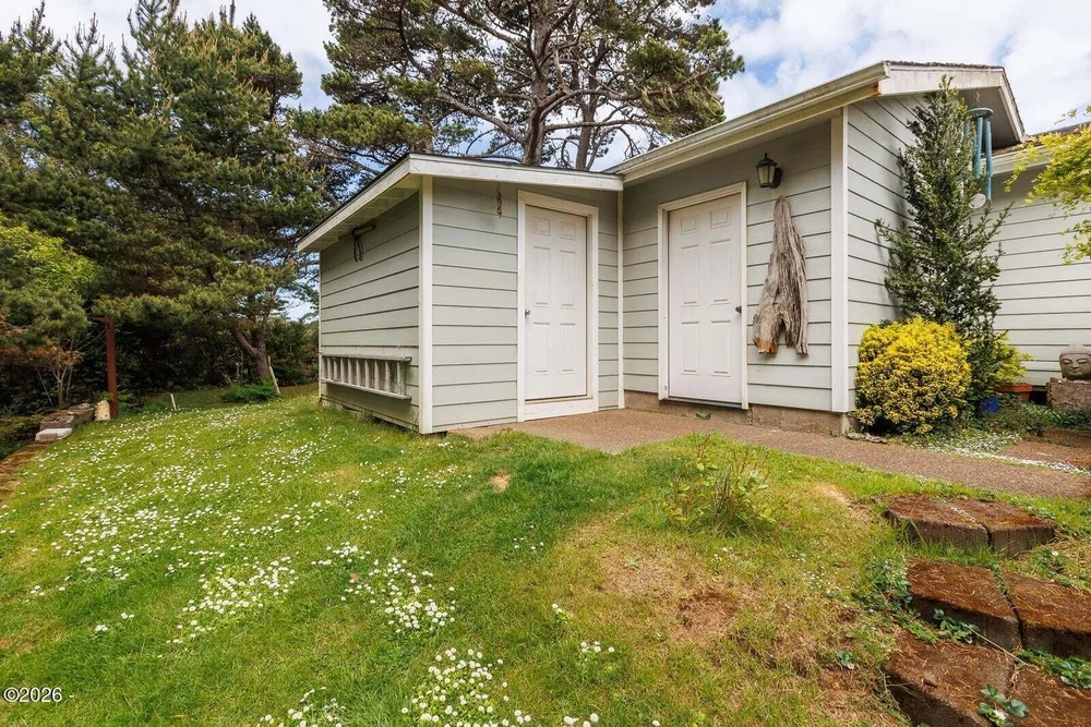 1215 SW Ocean Hills Dr, Waldport, OR 97394