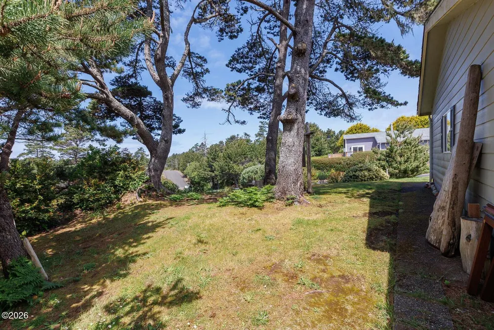 1215 SW Ocean Hills Dr, Waldport, OR 97394