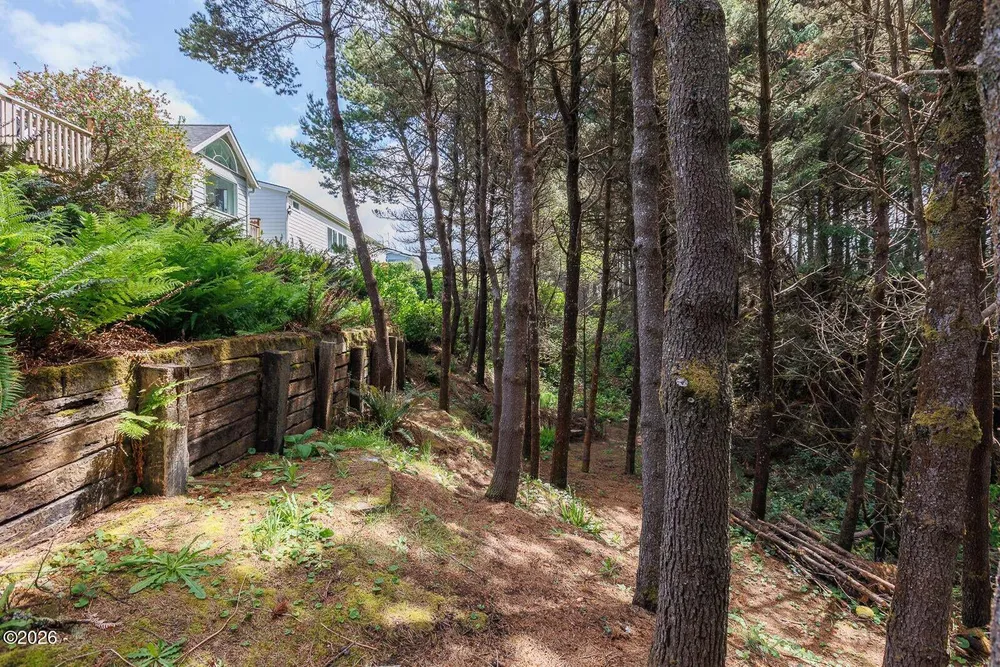 1215 SW Ocean Hills Dr, Waldport, OR 97394