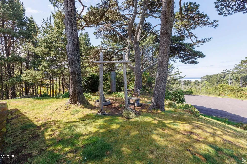 1215 SW Ocean Hills Dr, Waldport, OR 97394