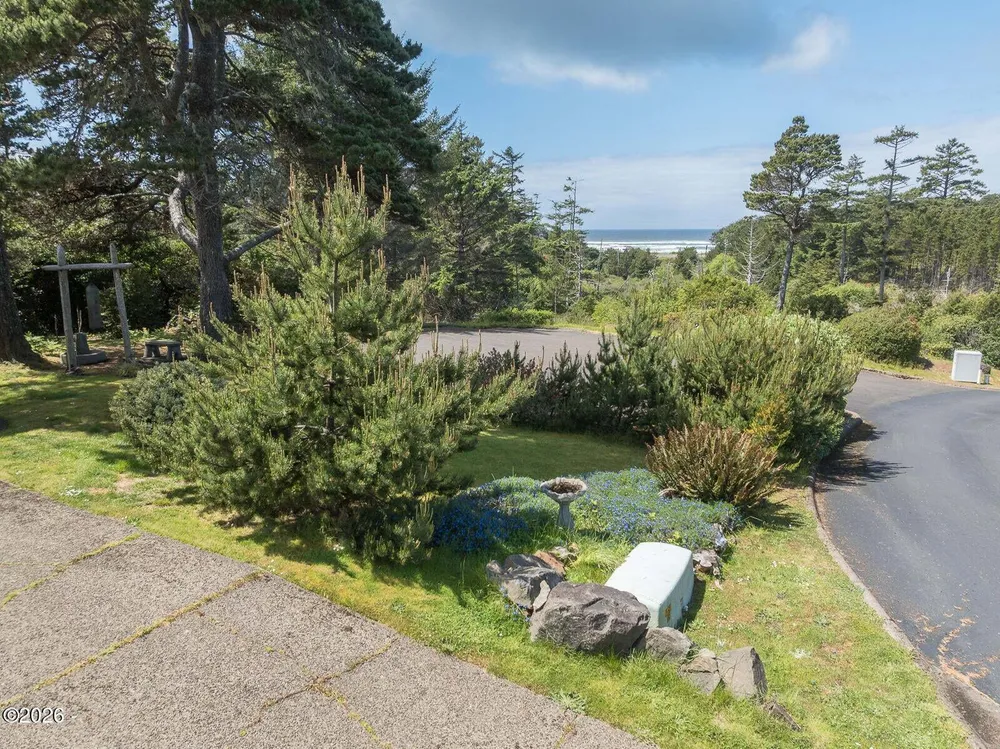 1215 SW Ocean Hills Dr, Waldport, OR 97394