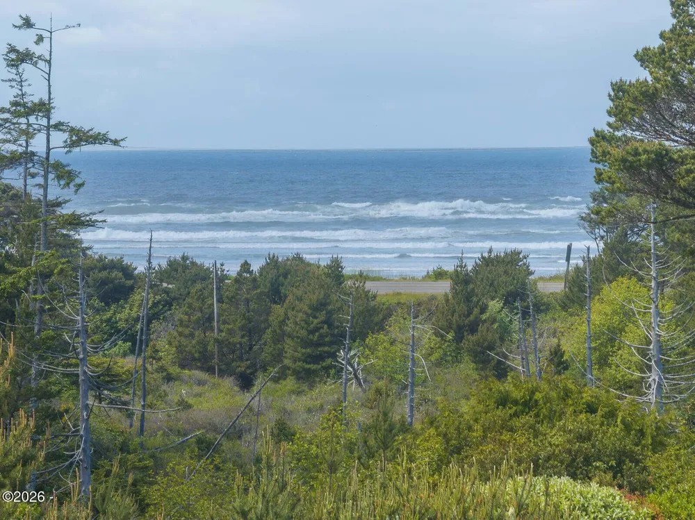 1215 SW Ocean Hills Dr, Waldport, OR 97394