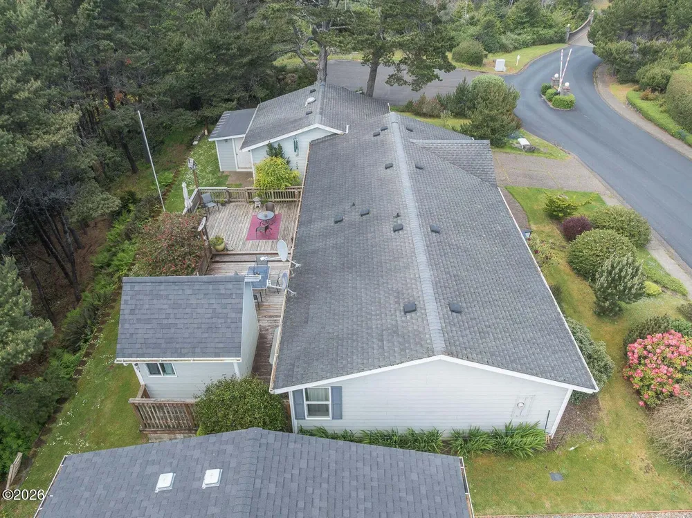 1215 SW Ocean Hills Dr, Waldport, OR 97394