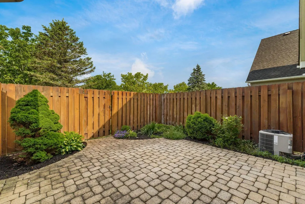 6993 Greensview Village Dr, Canal Winchester, OH 43110