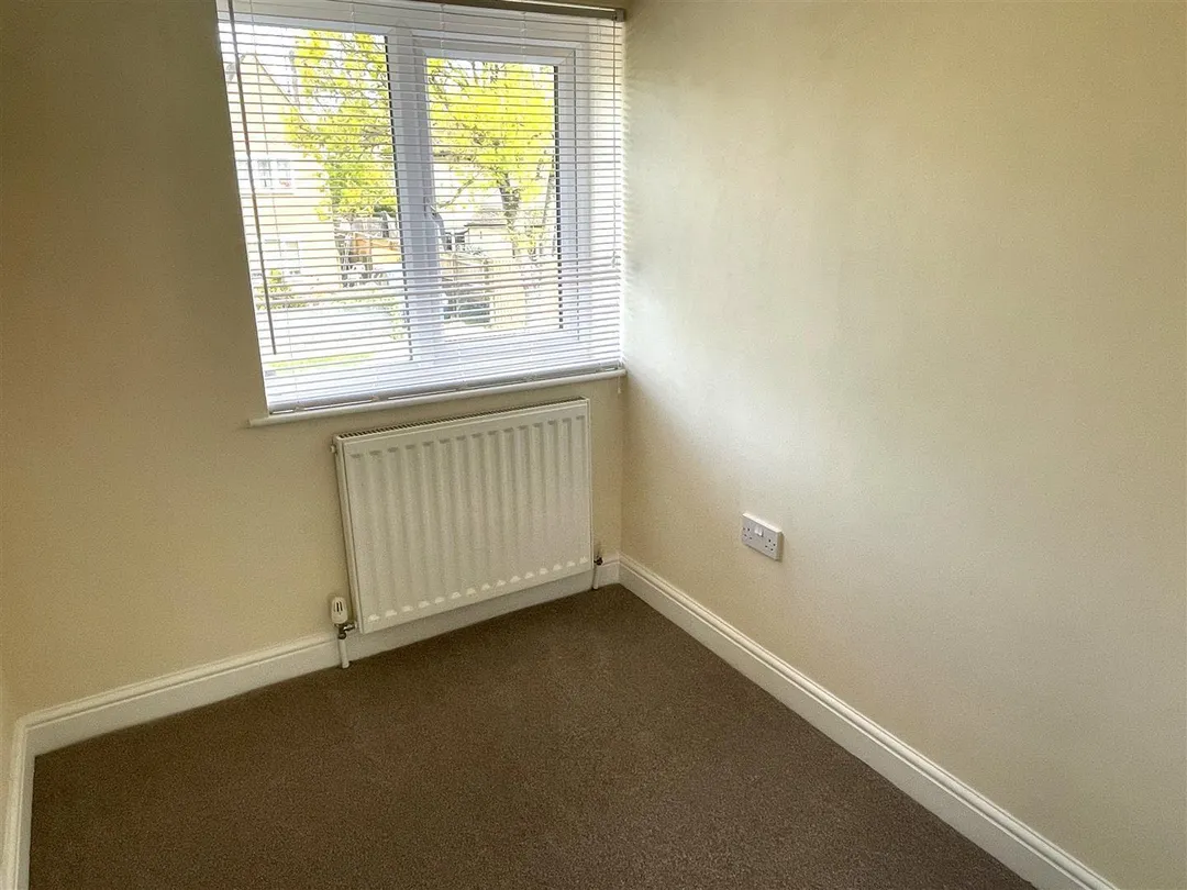 https://mr0.homeflow-assets.co.uk/files/photo/image/47234/2343/_x_/Q7AtHQpYaEeHvbRo61x7bg.jpg