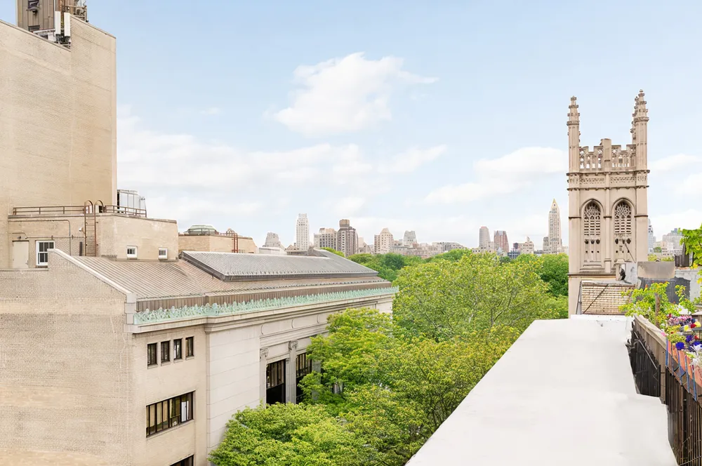 18 W 76th St, New York, NY 10023