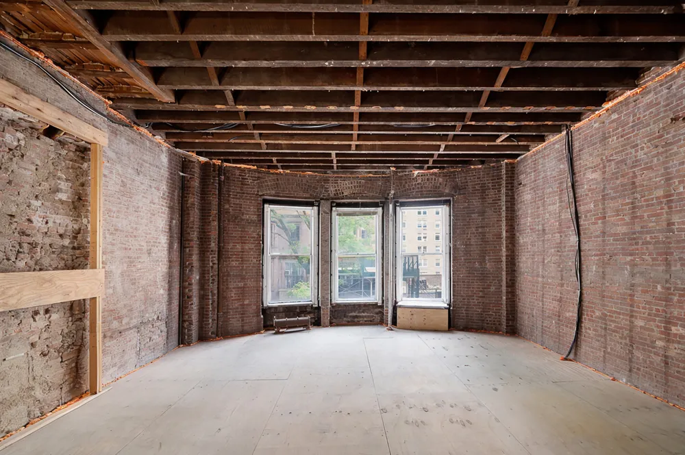 18 W 76th St, New York, NY 10023