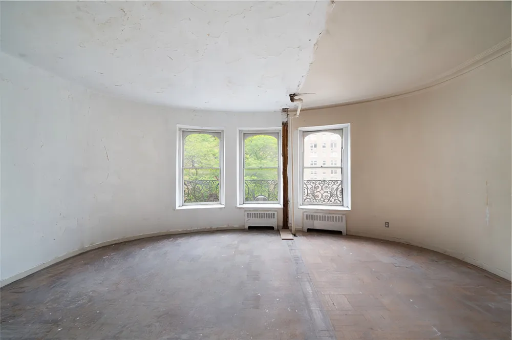 18 W 76th St, New York, NY 10023
