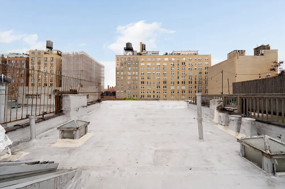 18 W 76th St, New York, NY 10023