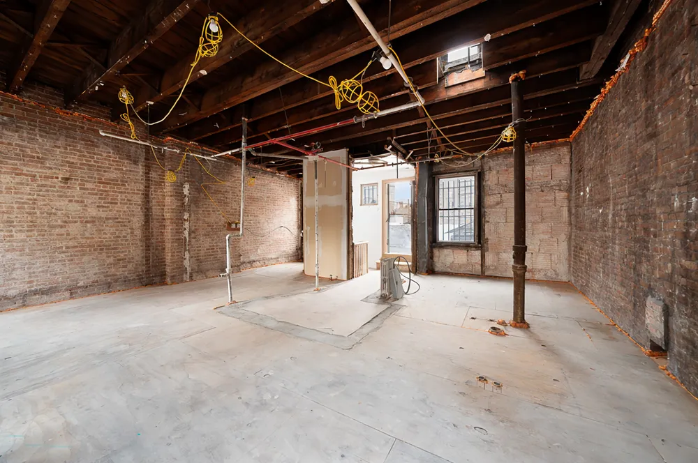 18 W 76th St, New York, NY 10023