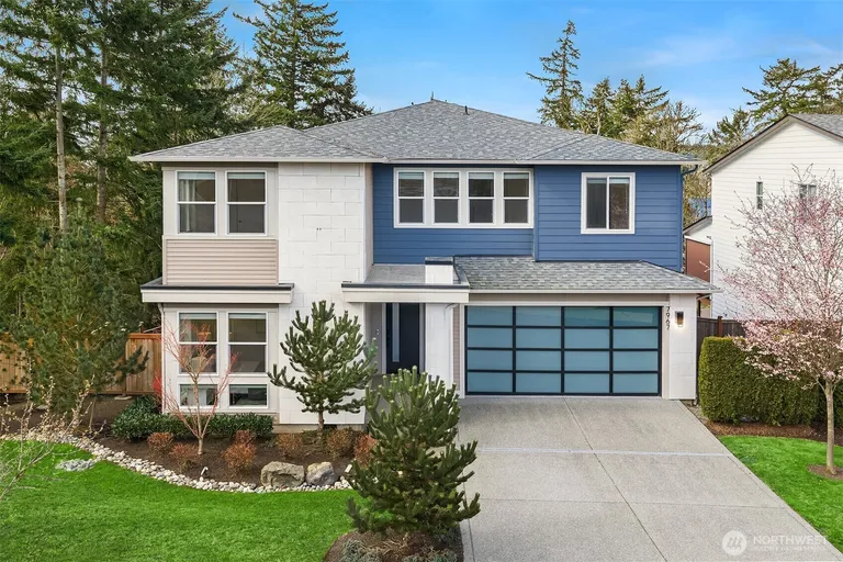 7967 112th Ln SE, Newcastle, WA 98056