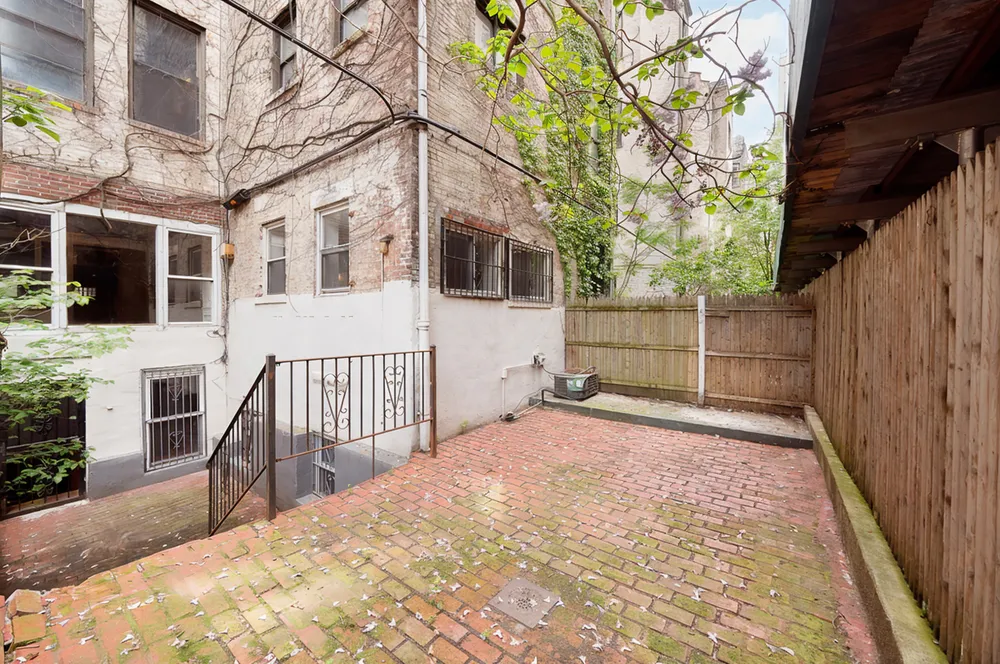 18 W 76th St, New York, NY 10023