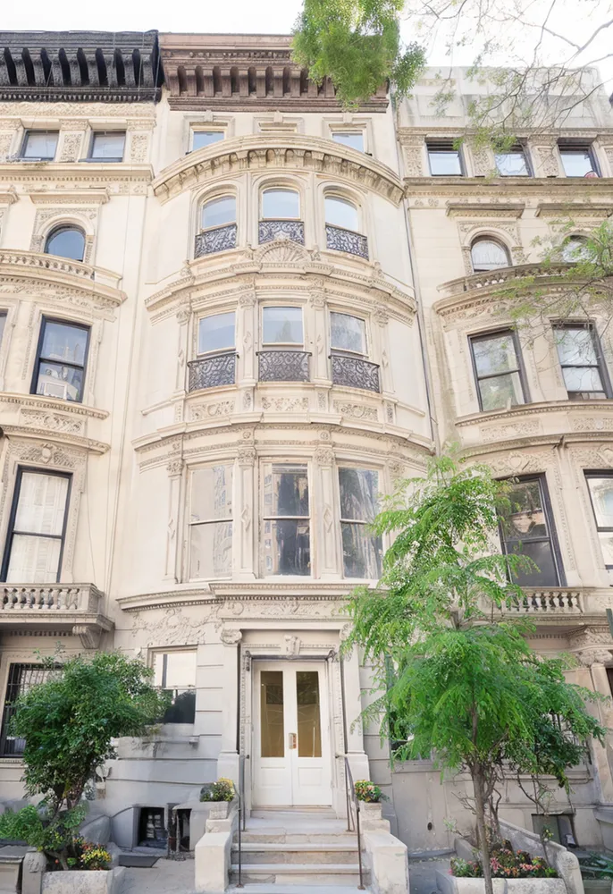 18 W 76th St, New York, NY 10023