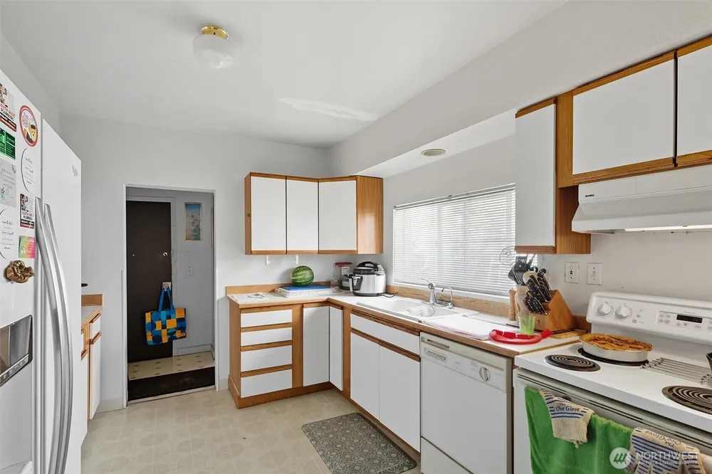 911 Martin Luther King Jr Way, Seattle, WA 98122