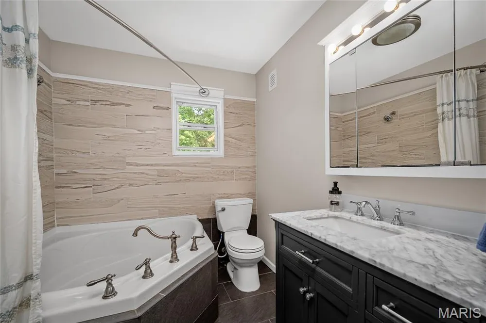 2180 Ebert Ln, Wentzville, MO 63385