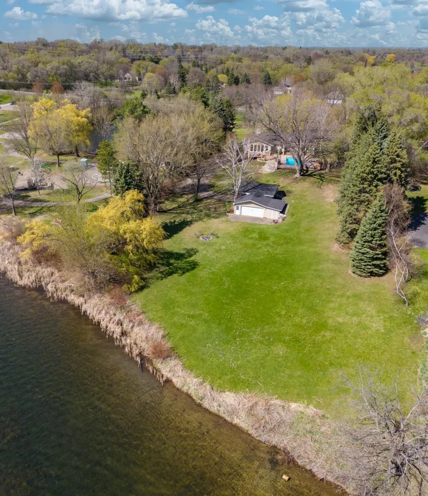 994 Wagon Wheel Trail, Mendota Heights, MN 55120