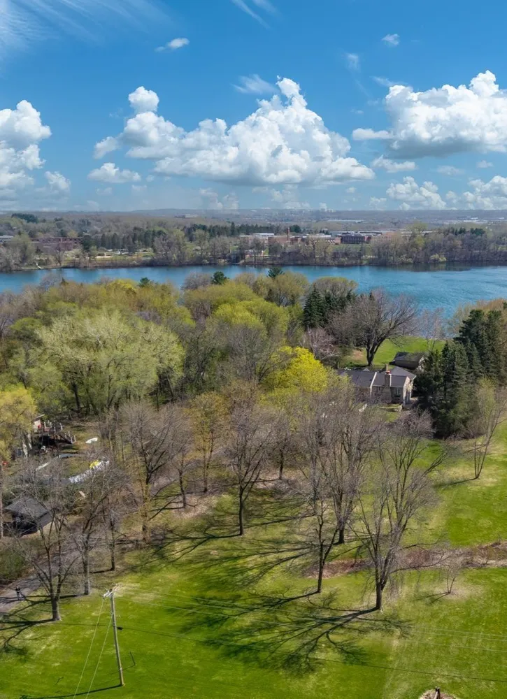 994 Wagon Wheel Trail, Mendota Heights, MN 55120