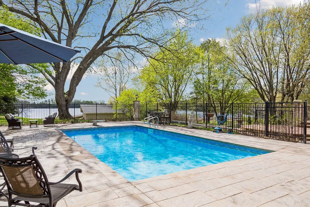 994 Wagon Wheel Trail, Mendota Heights, MN 55120