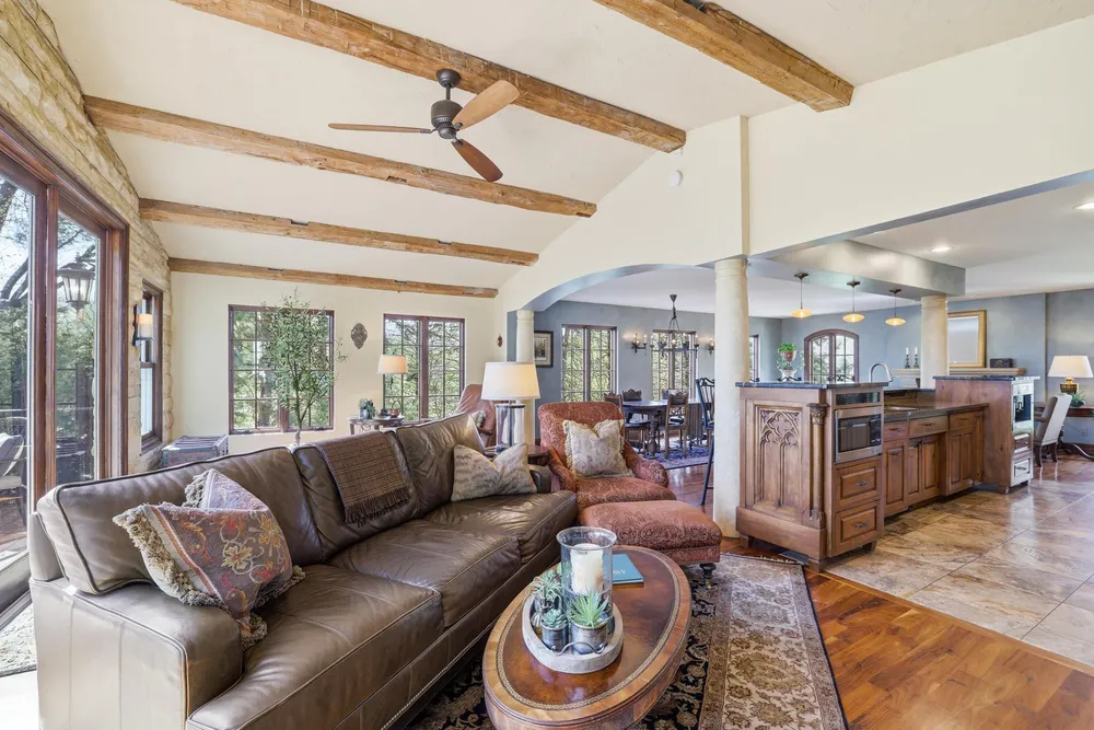 994 Wagon Wheel Trail, Mendota Heights, MN 55120