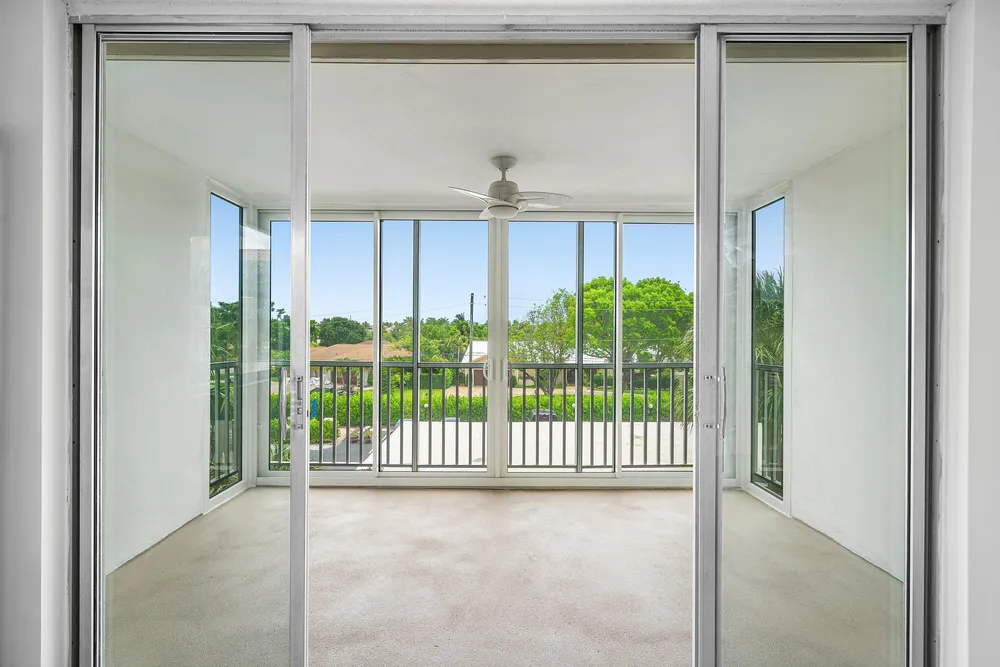 921 Gardenia Dr, Delray Beach, FL 33483