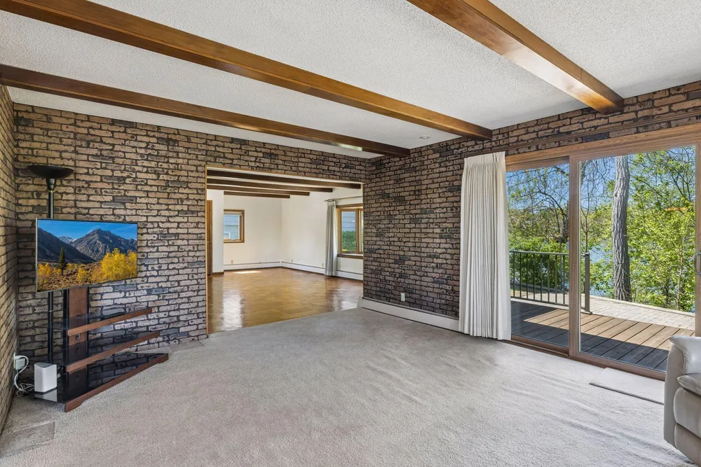 4033 Silver Lake Terrace NE, St Anthony, MN 55421