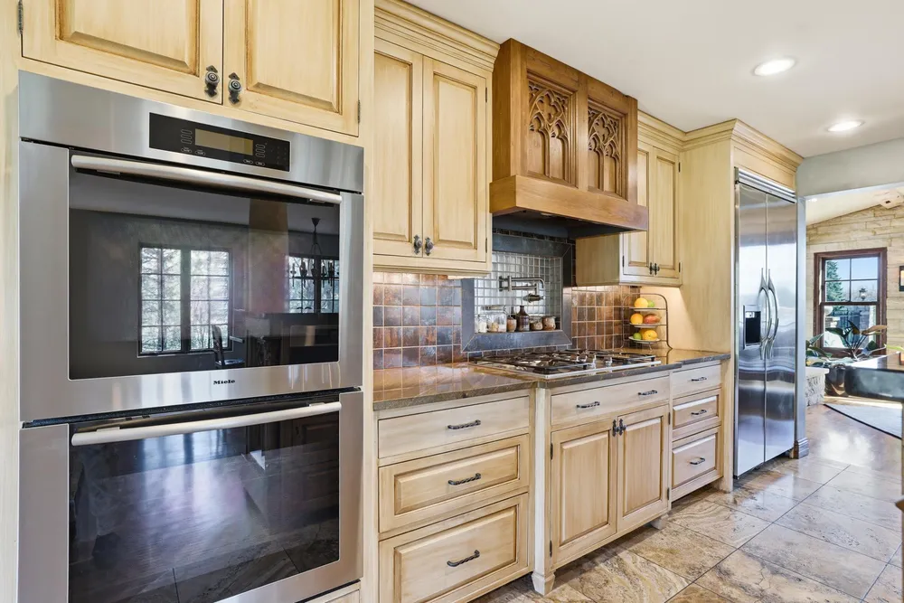 994 Wagon Wheel Trail, Mendota Heights, MN 55120