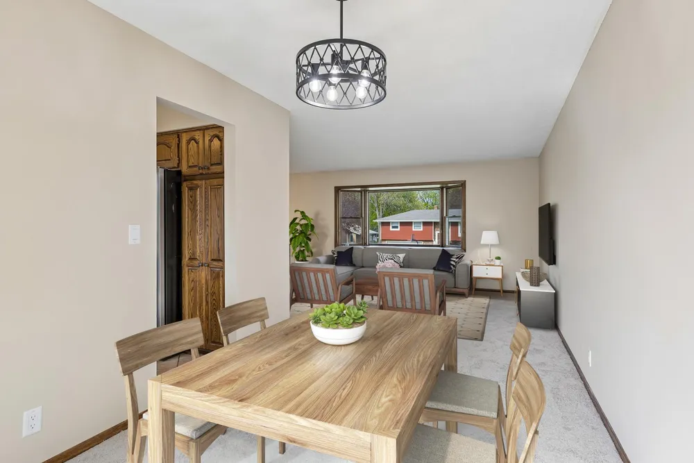 631 Greenway Ave N, Oakdale, MN 55128