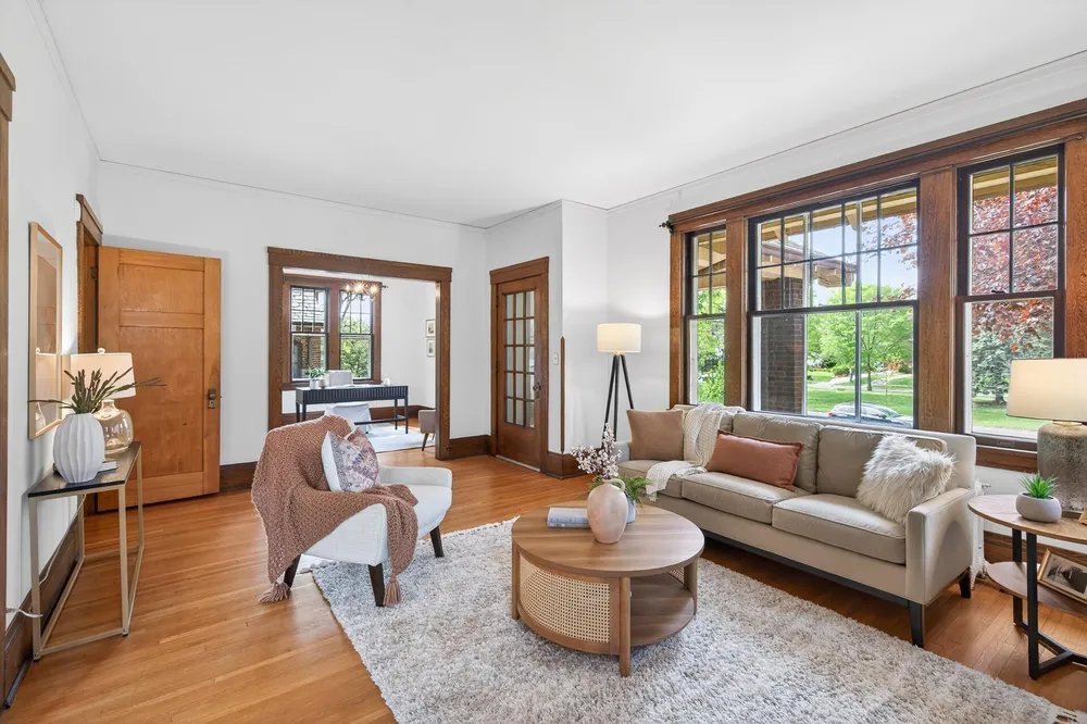 1866 Summit Ave, Saint Paul, MN 55105
