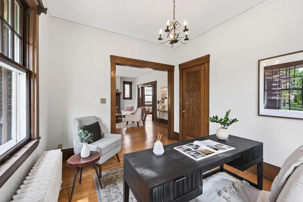 1866 Summit Ave, Saint Paul, MN 55105