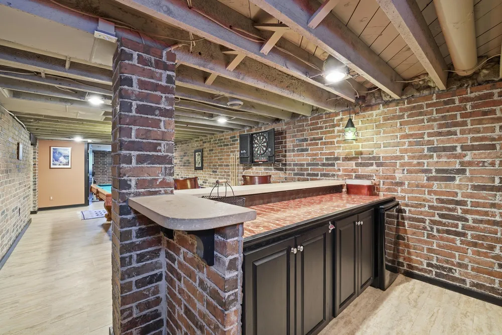 994 Wagon Wheel Trail, Mendota Heights, MN 55120