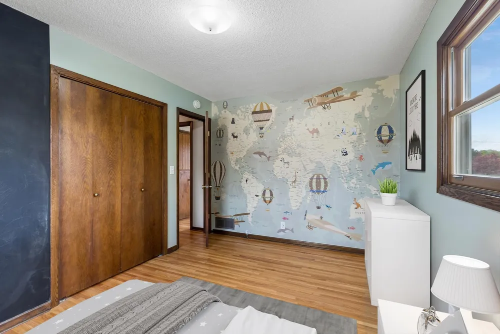 631 Greenway Ave N, Oakdale, MN 55128