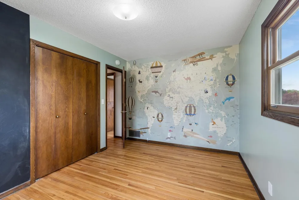 631 Greenway Ave N, Oakdale, MN 55128