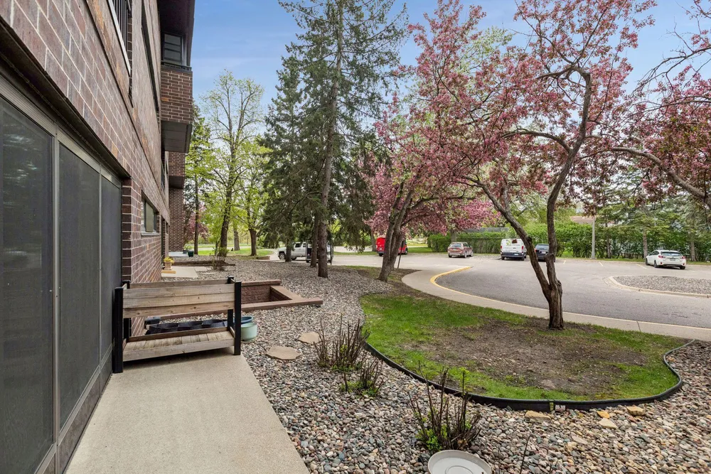 2275 Youngman Ave, Saint Paul, MN 55116