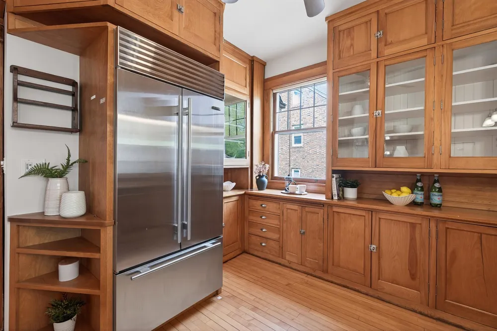 1866 Summit Ave, Saint Paul, MN 55105