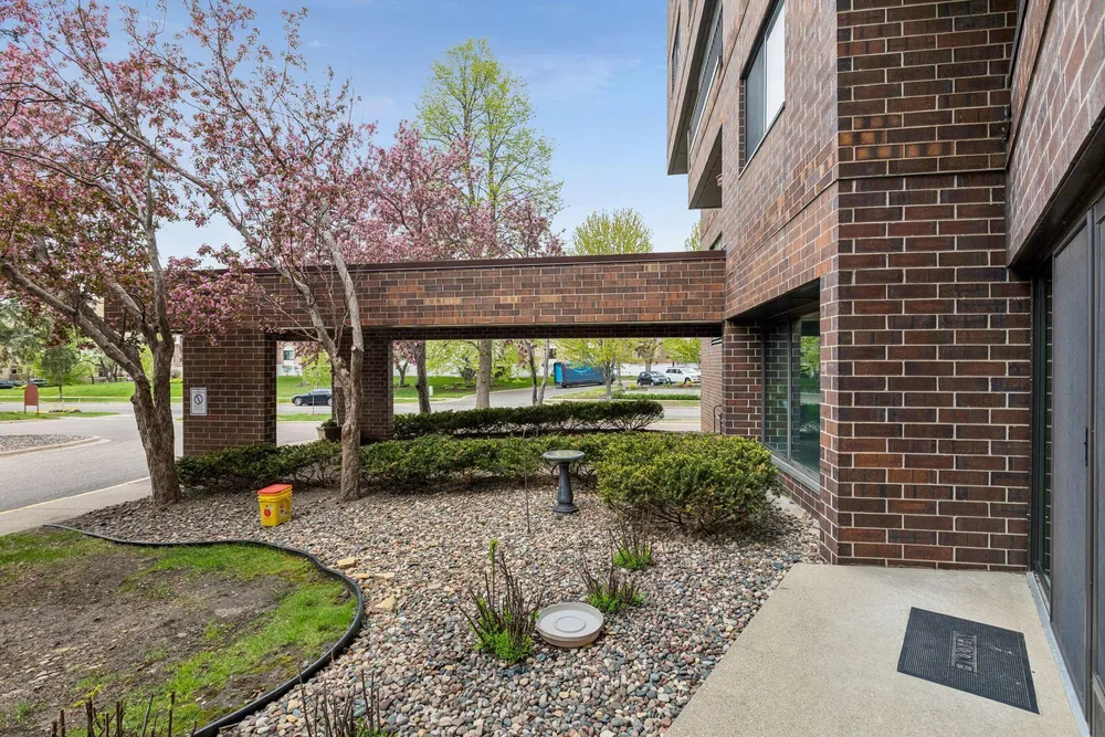2275 Youngman Ave, Saint Paul, MN 55116