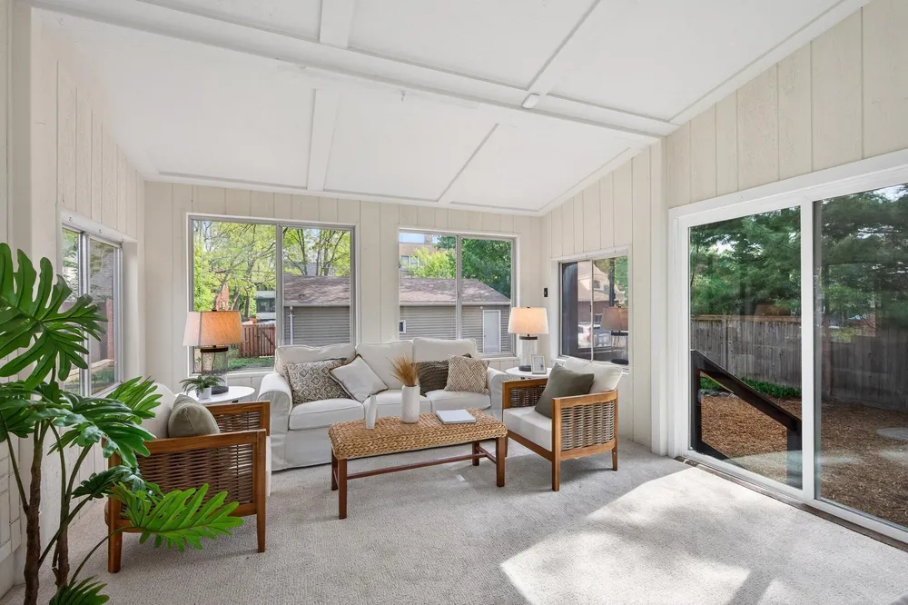 1866 Summit Ave, Saint Paul, MN 55105