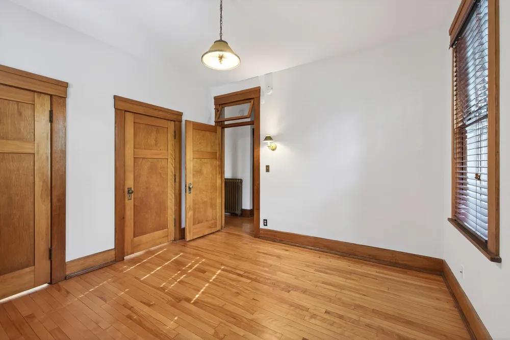 1866 Summit Ave, Saint Paul, MN 55105