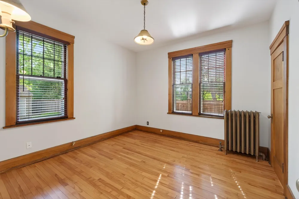 1866 Summit Ave, Saint Paul, MN 55105