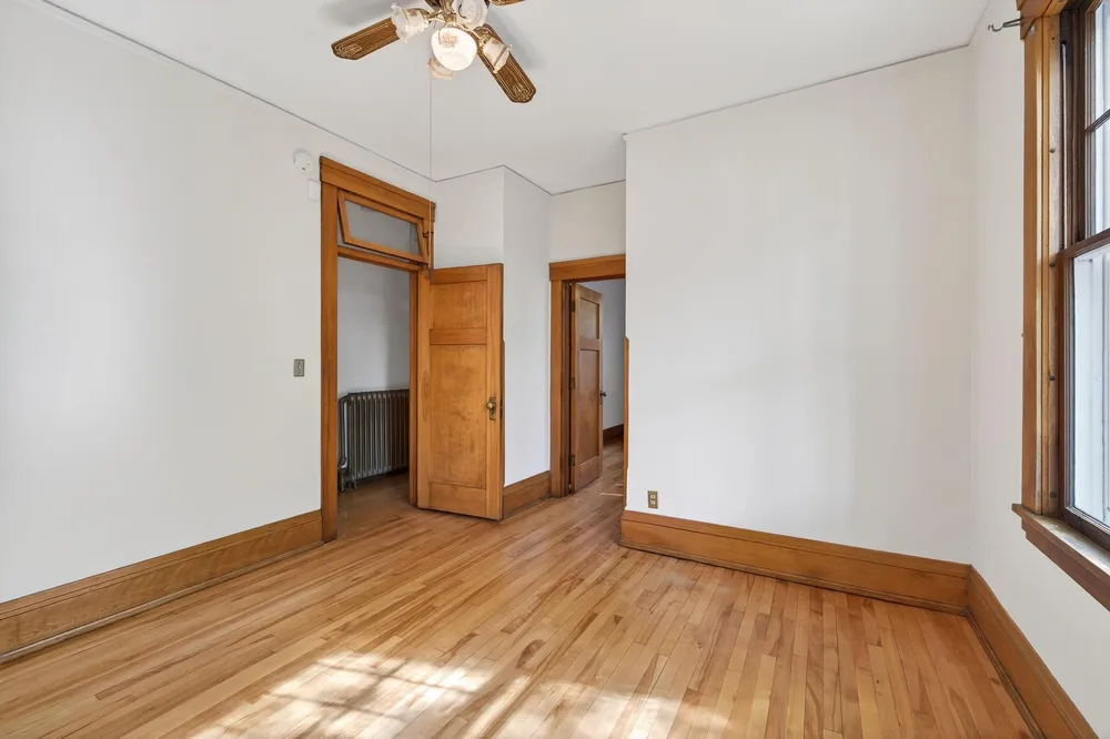 1866 Summit Ave, Saint Paul, MN 55105
