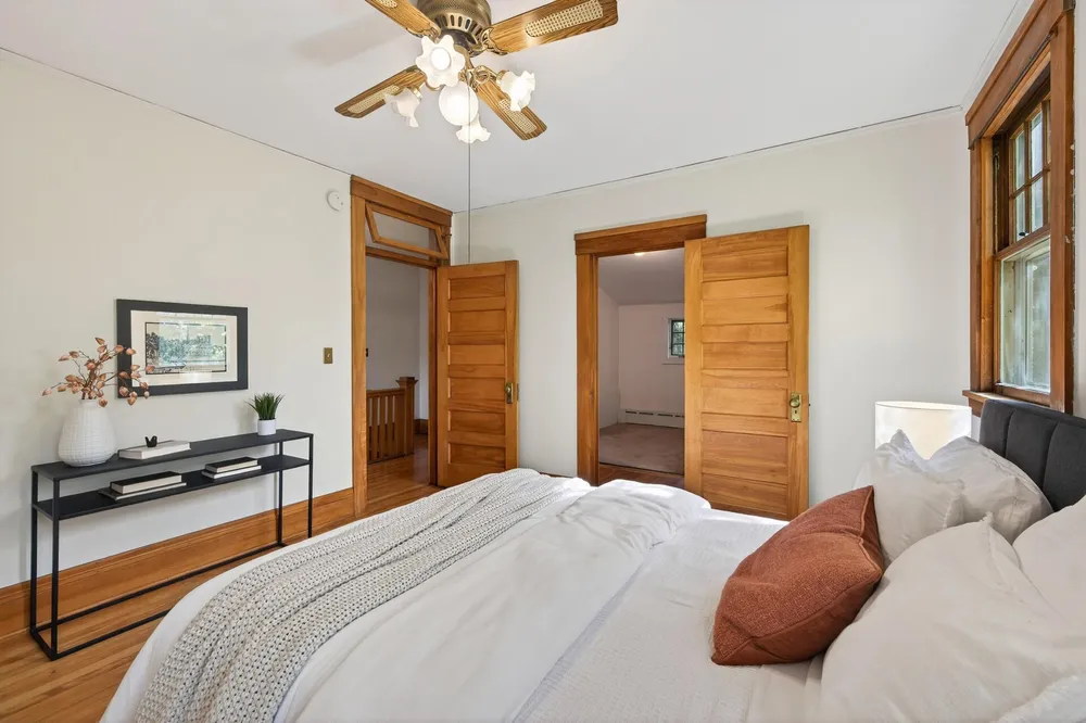1866 Summit Ave, Saint Paul, MN 55105