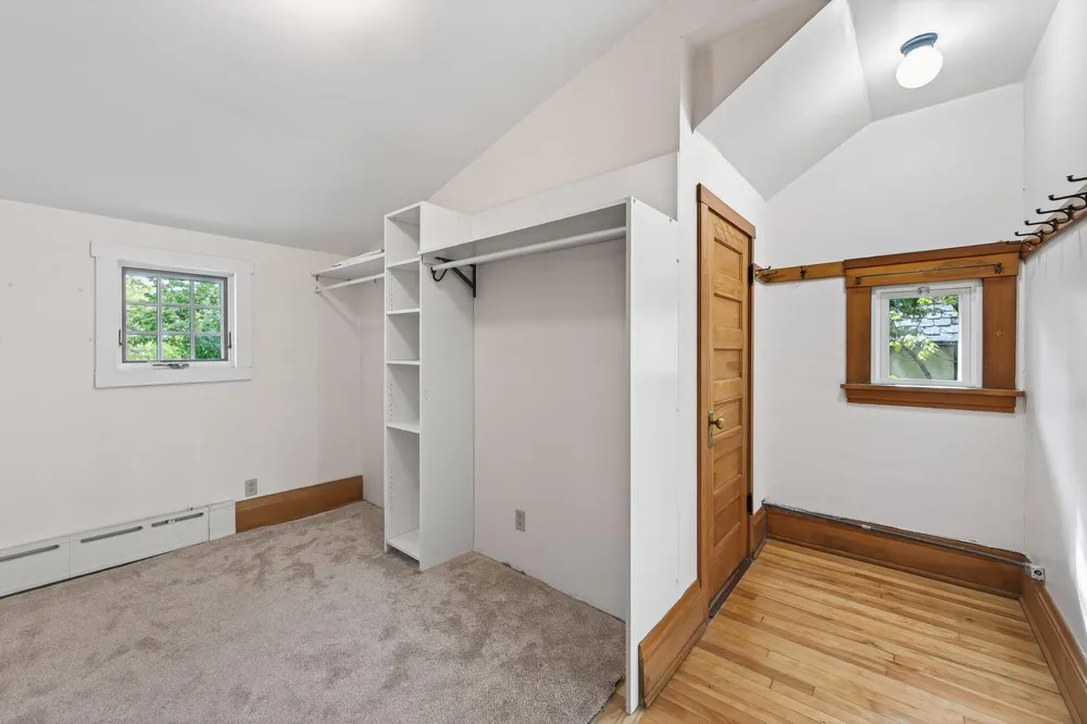 1866 Summit Ave, Saint Paul, MN 55105