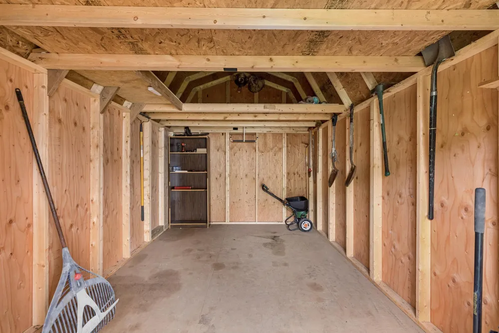 631 Greenway Ave N, Oakdale, MN 55128