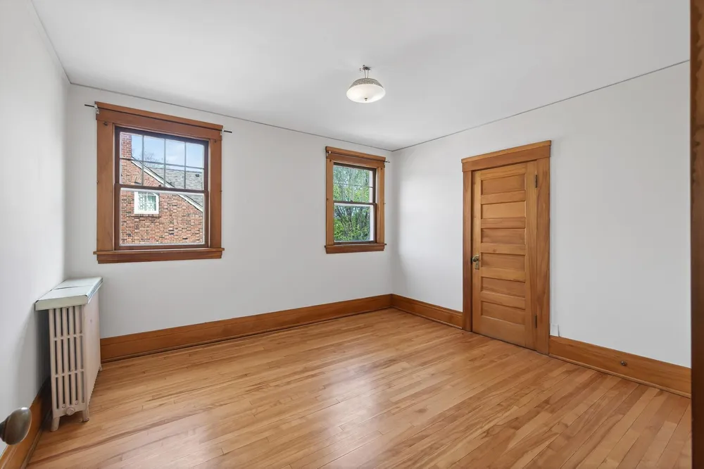 1866 Summit Ave, Saint Paul, MN 55105