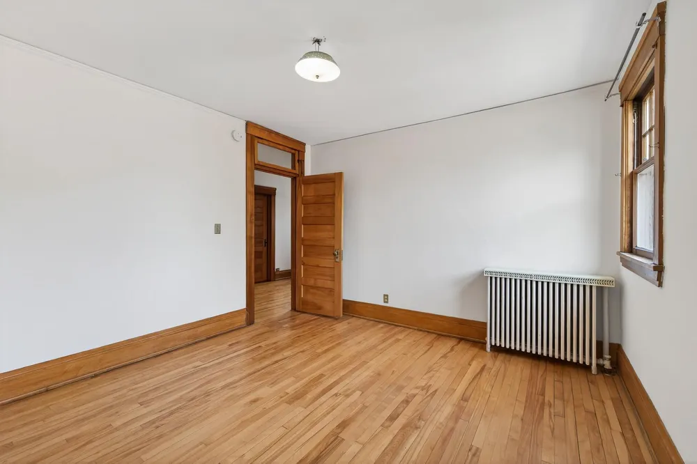 1866 Summit Ave, Saint Paul, MN 55105