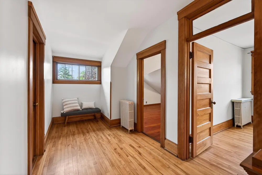 1866 Summit Ave, Saint Paul, MN 55105