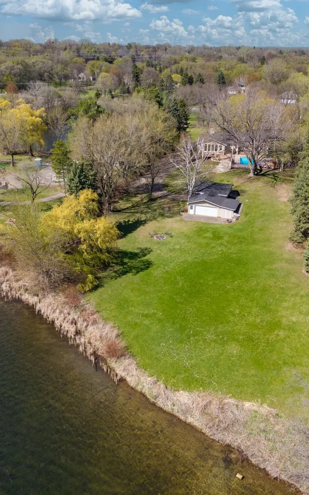 994 Wagon Wheel Trail, Mendota Heights, MN 55120
